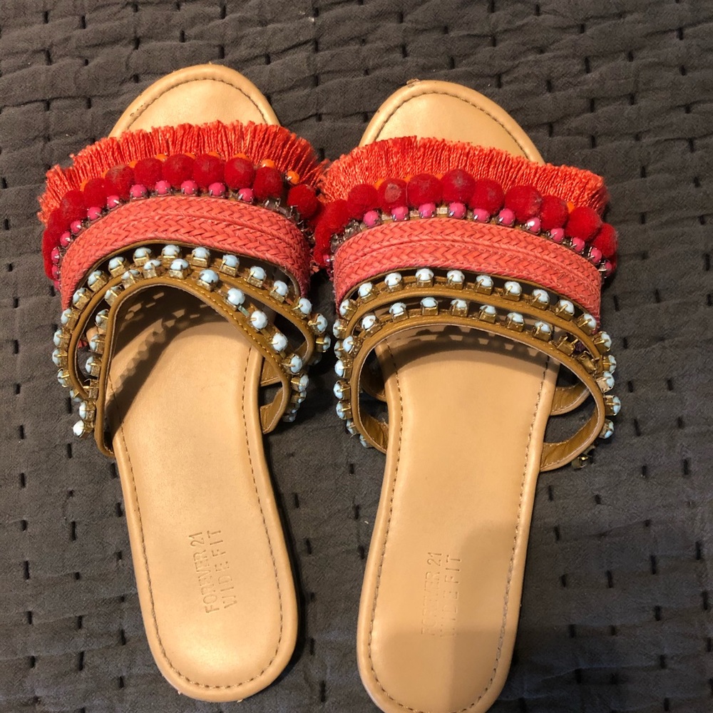 Size 7 pom pom slides